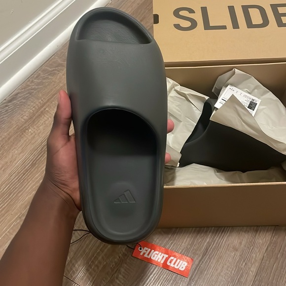 Yeezy slides onyx (size 9us) - Picture 3 of 6